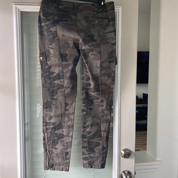 Women’s jeans - Picture 2 of 2